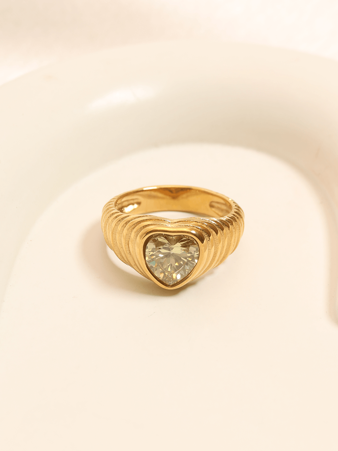 Green Garnet Heart Textured Ring