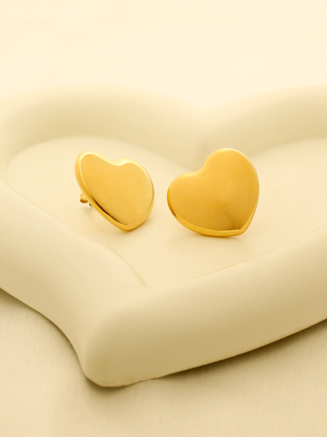 Medium Heart Flat Studs Gold