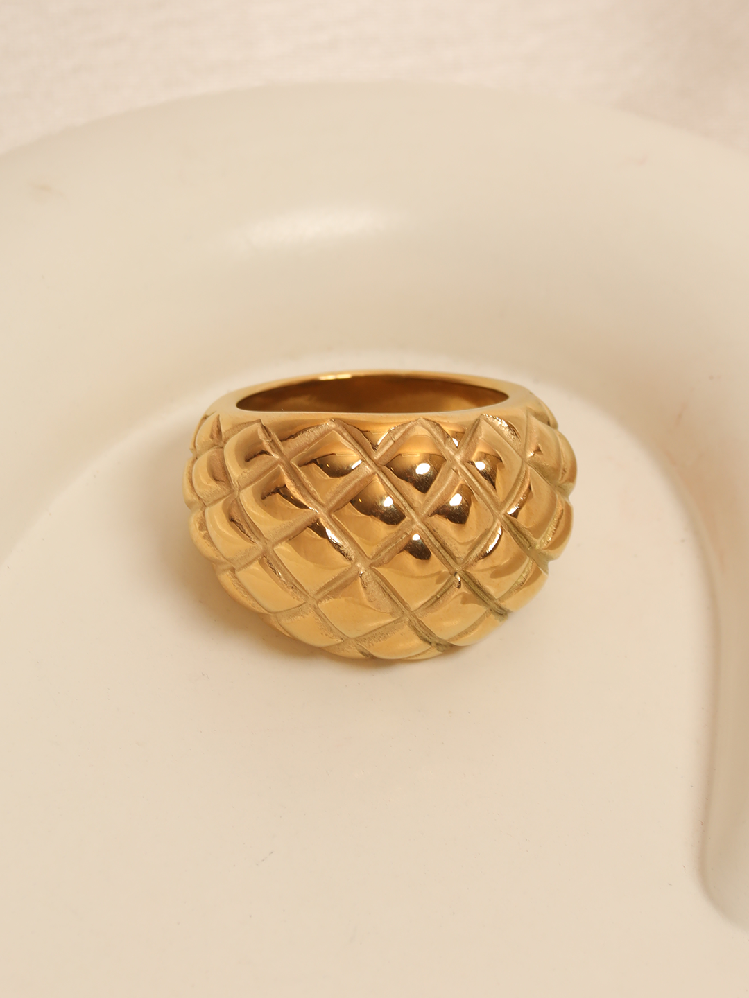 Diamond Pattern Bold Gold Ring