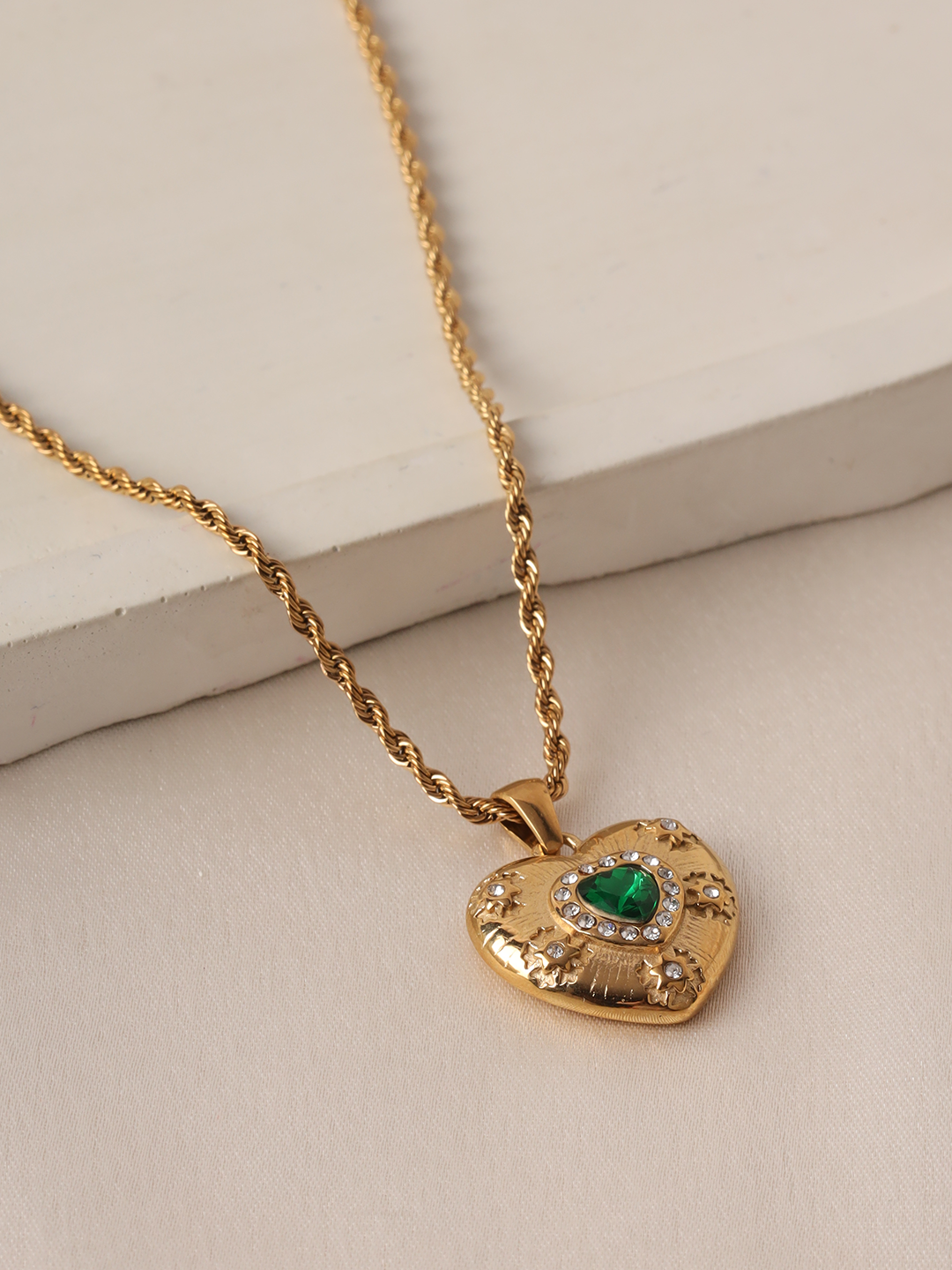 Emerald Heart Cz Studded Pendent