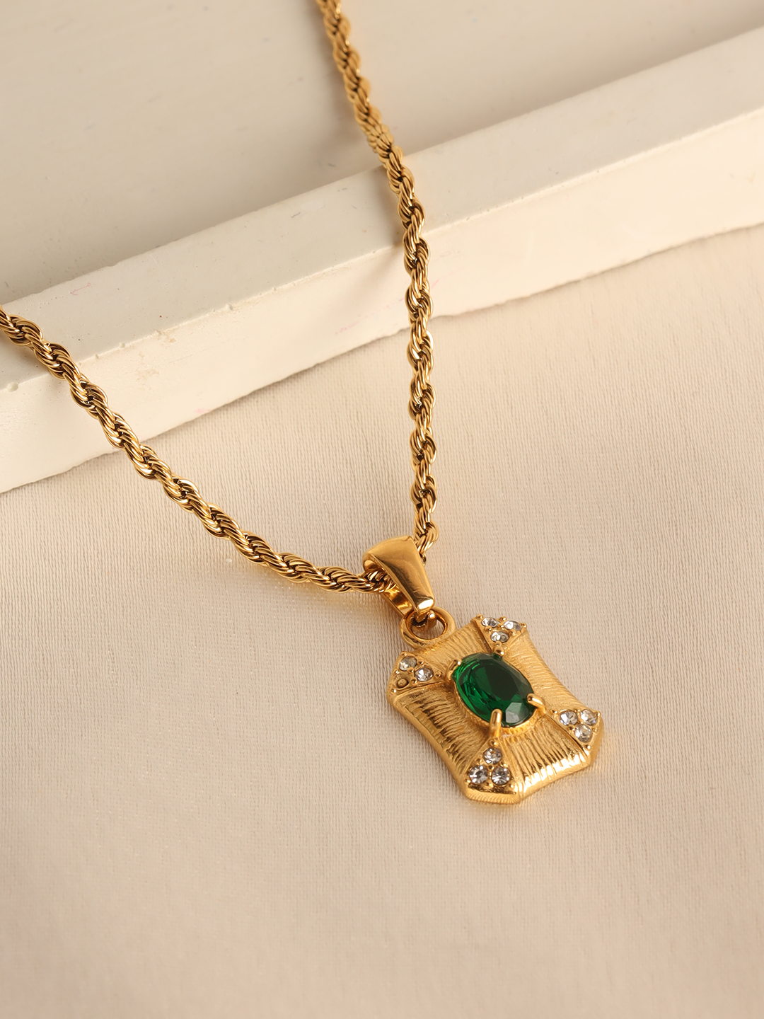 Emerald Studded Textured Necklace