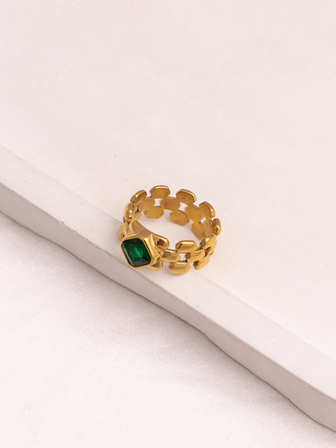 Green Chain Ring
